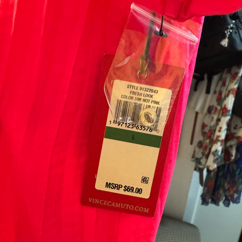 NWT Vince Camuto Fuchsia Blouse - Picture 3 of 7